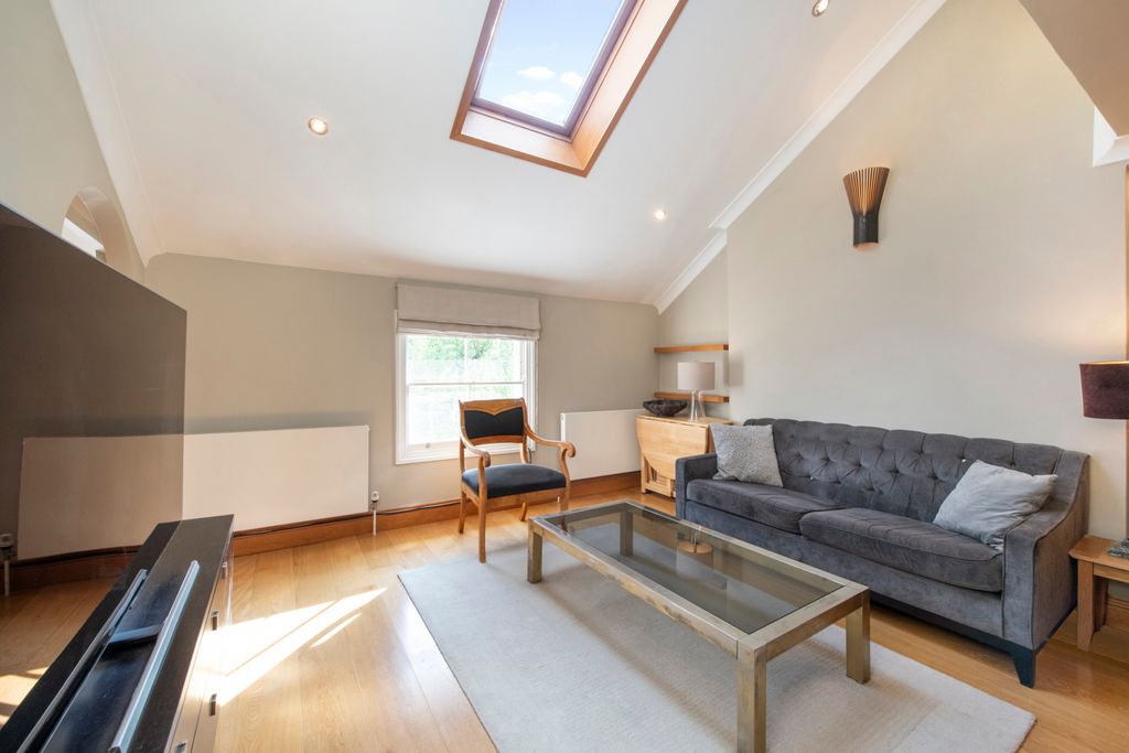 Property photo 2 of 8