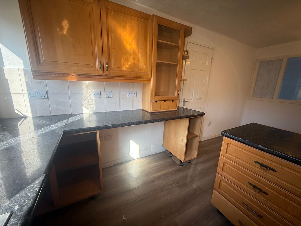 Property photo 3 of 11 Bedroom 1