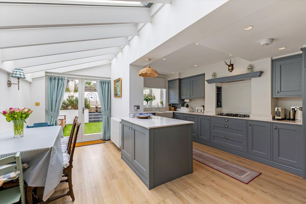 Property photo 2 of 15 Image