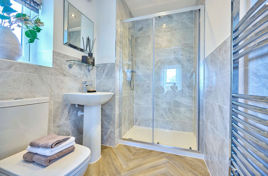 Property photo 3 of 12 Ensuite