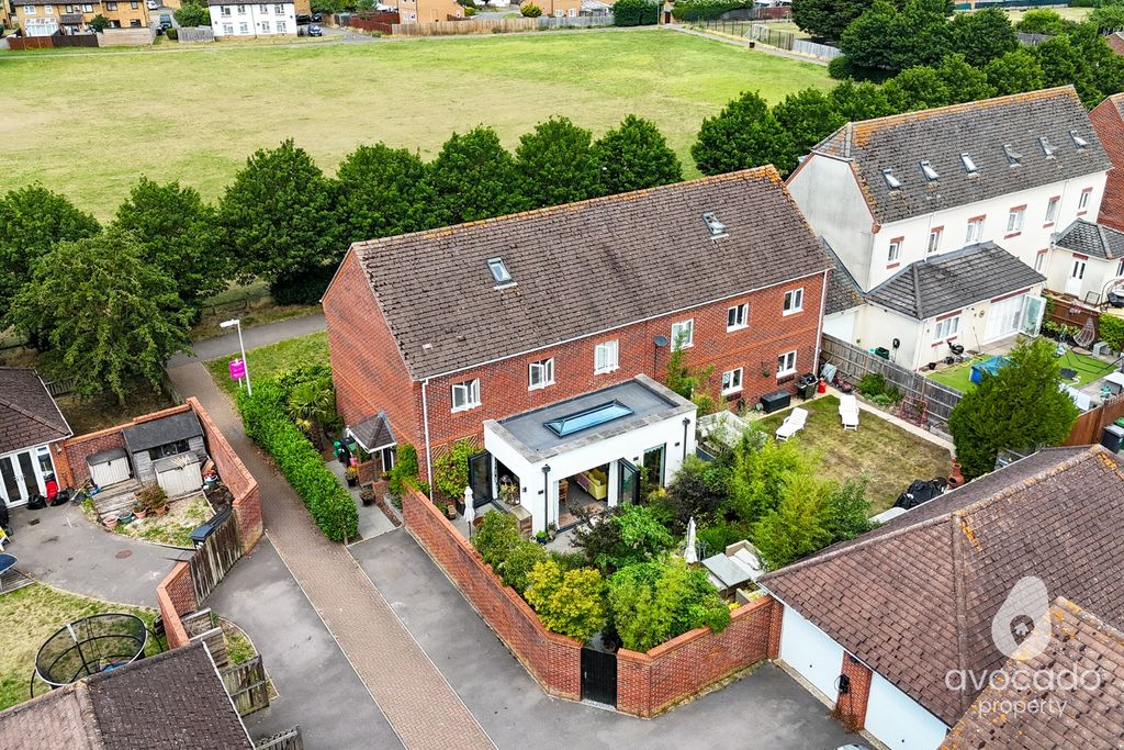 Property photo 2 of 33 5223942