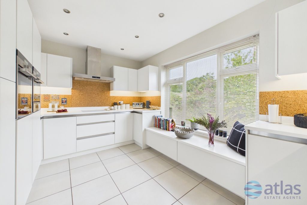 Property photo 3 of 39 Kitchen
