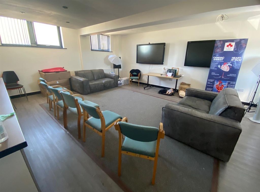 Property photo 3 of 8 Internal 1.Jpg