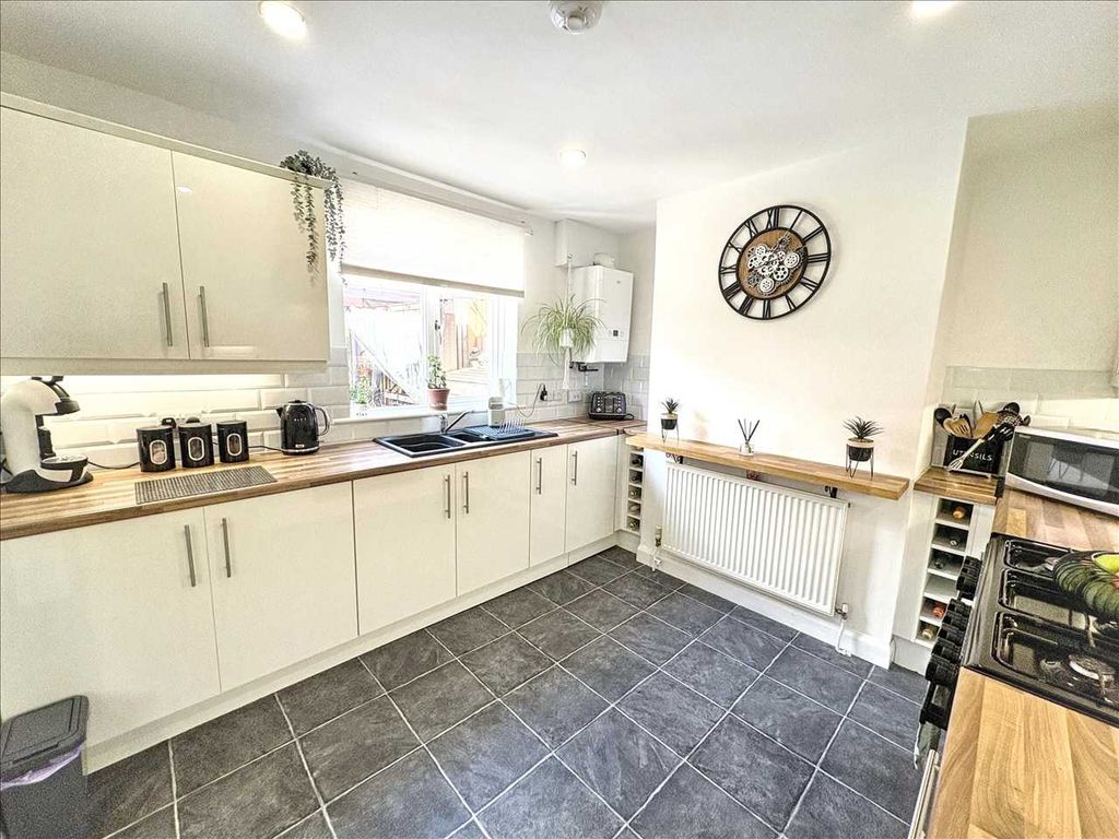 Property photo 3 of 27