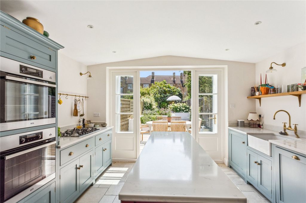 Property photo 3 of 12 Kitchen/Garden