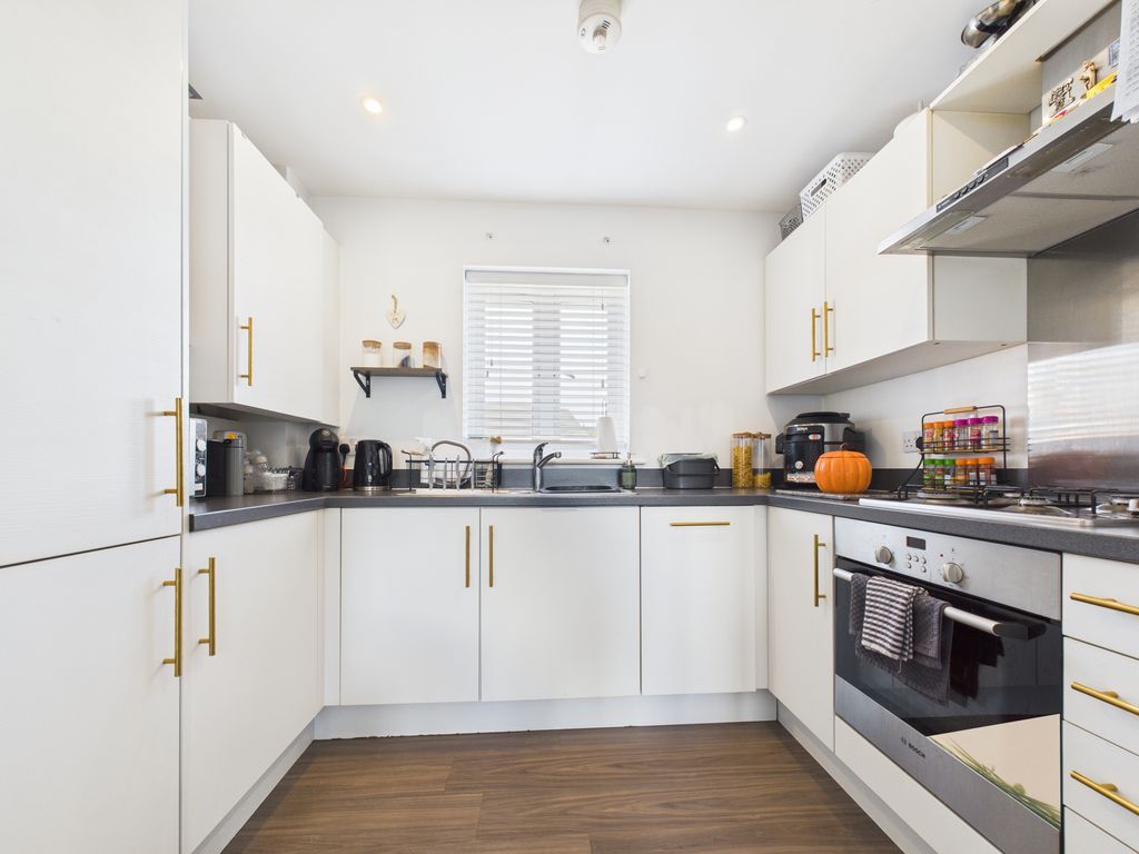 Property photo 3 of 9 Kitchen