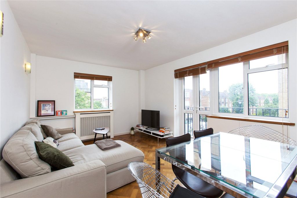 Property photo 2 of 11 Front