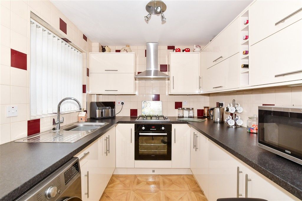 Property photo 3 of 9 Kitchen