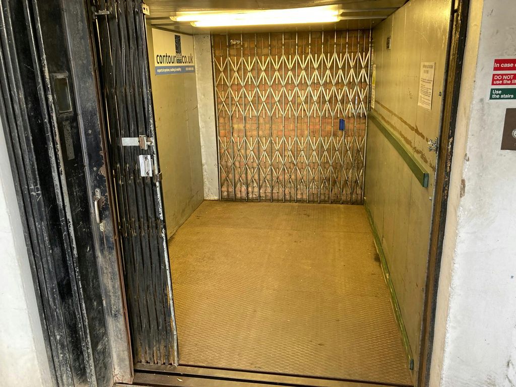 Property photo 3 of 3 2 Ton Lift Serving 11 Paramount 1.Jpg