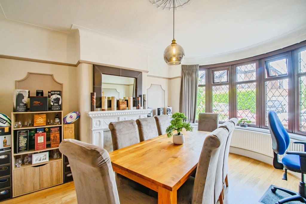 Property photo 3 of 19 Dining Room