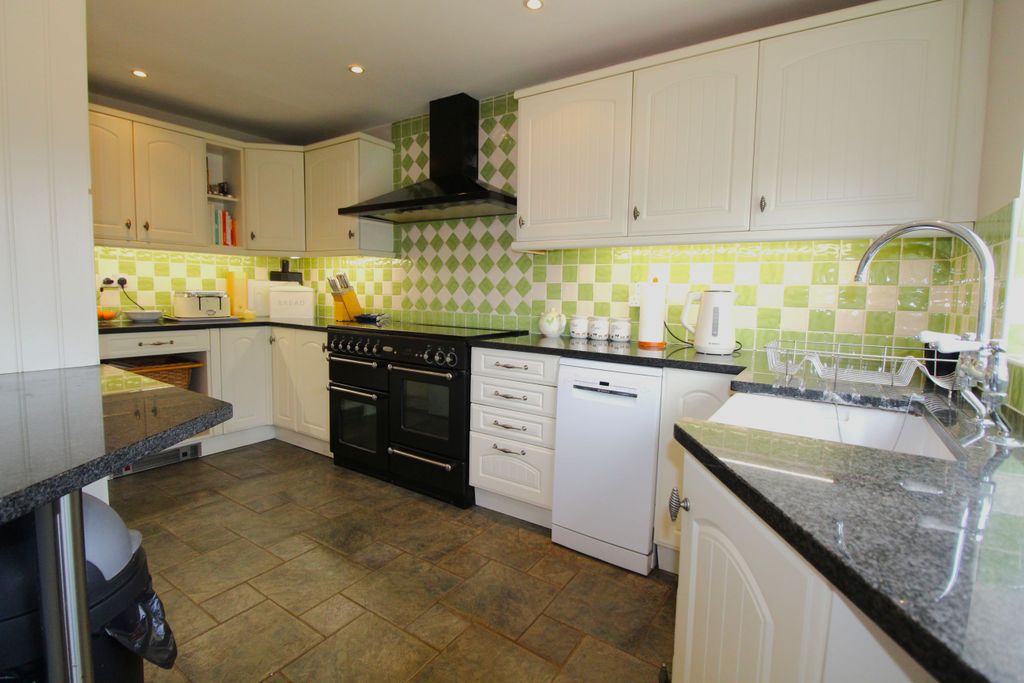 Property photo 3 of 15 Kitchen