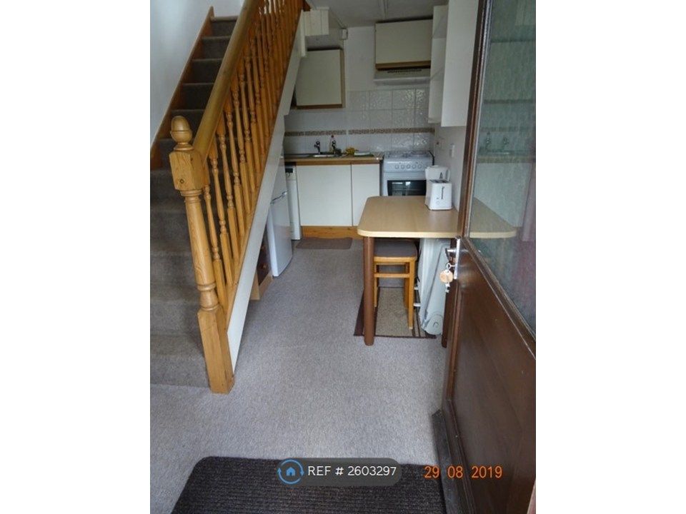 Property photo 2 of 8 Kitchen
