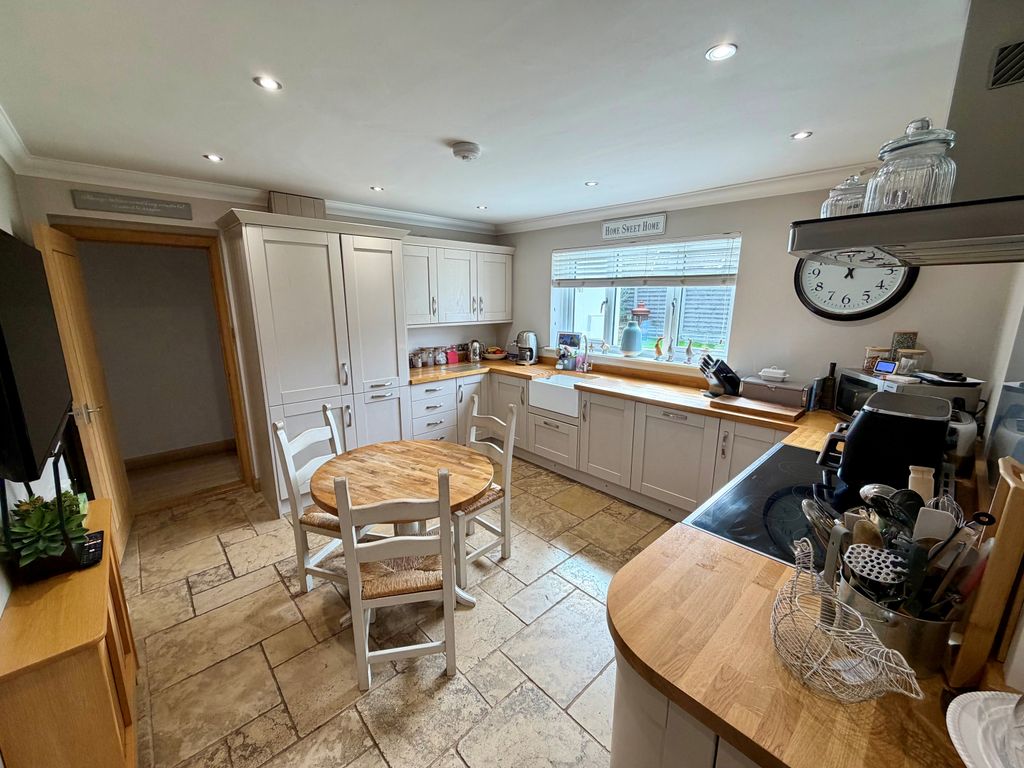 Property photo 2 of 17 Image