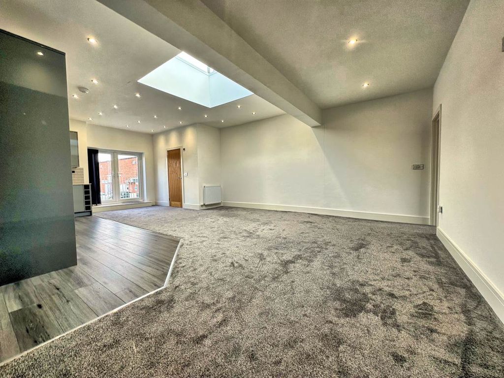 Property photo 3 of 17 Open Plan Area 2