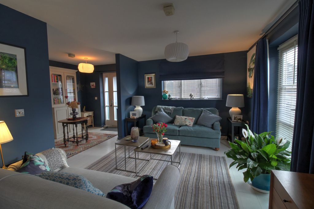 Property photo 1 of 10 Lounge