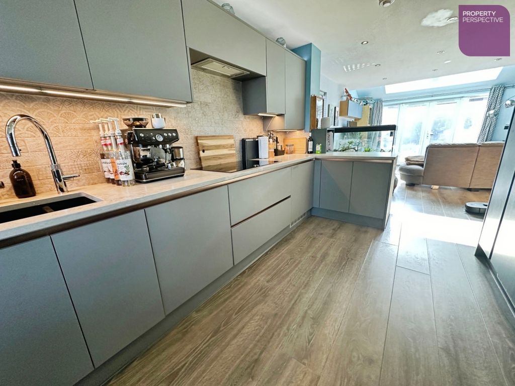 Property photo 3 of 14 Kitchen Area