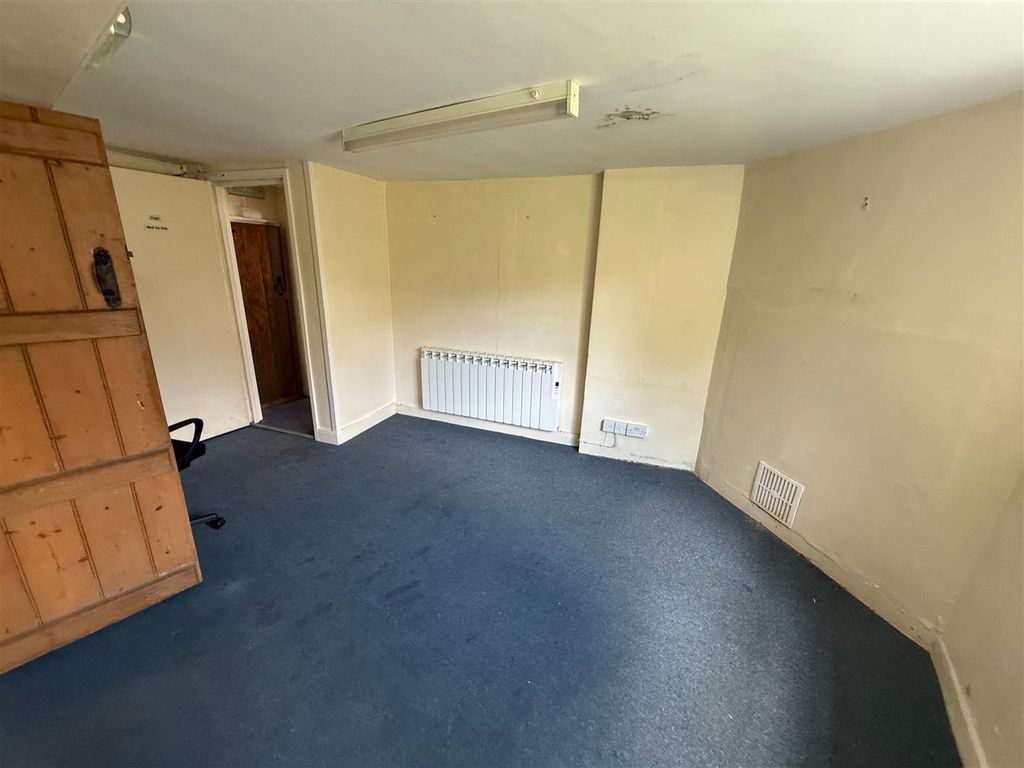 Property photo 3 of 6 13 Fore Street-7.Jpg