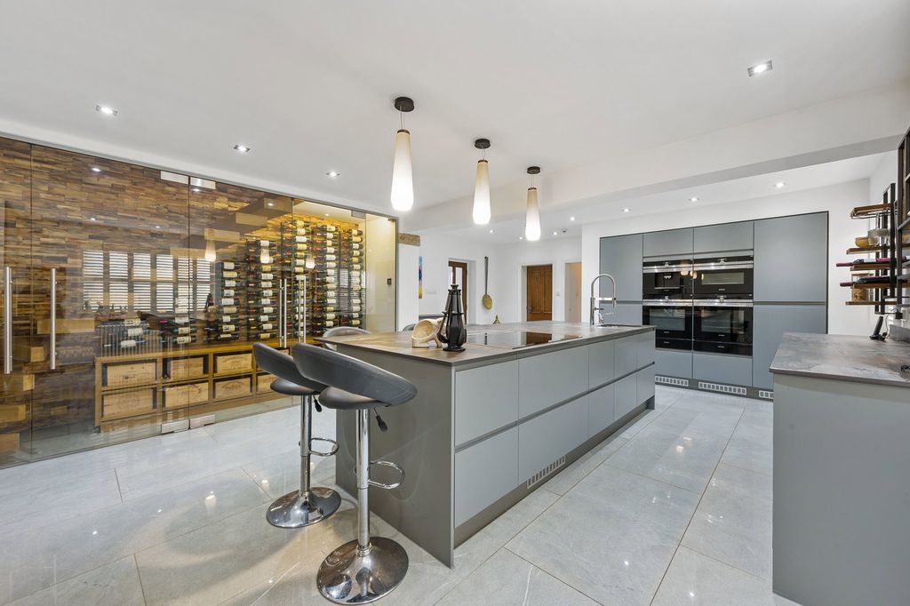 Property photo 3 of 43