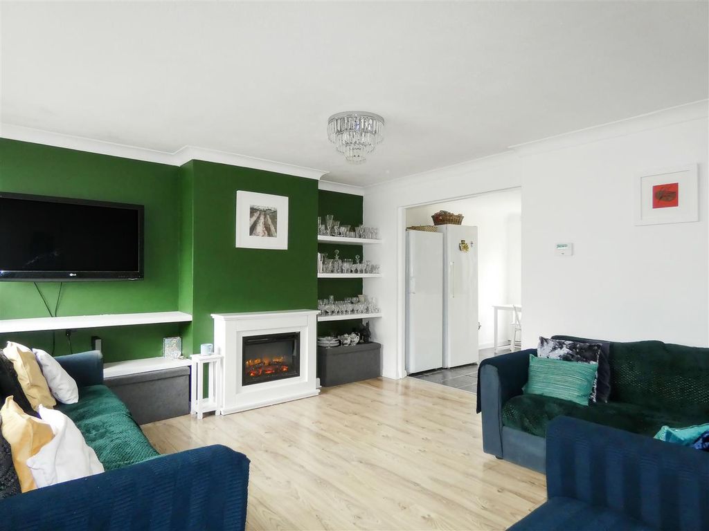 Property photo 3 of 14 Living Room