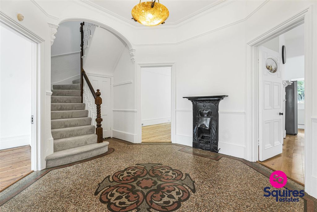 Property photo 2 of 25