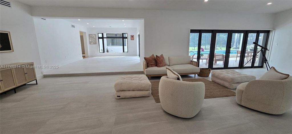 Property photo 3 of 35 <Alttext/>