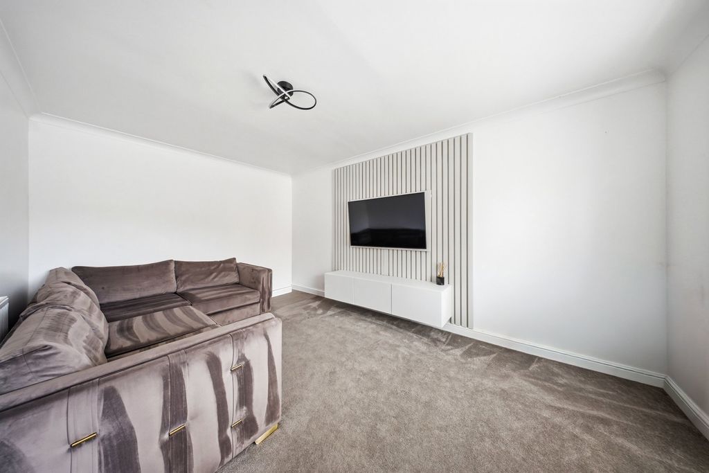 Property photo 2 of 42