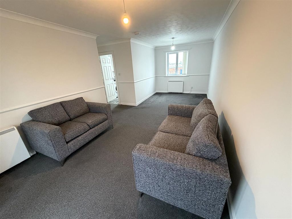 Property photo 3 of 13 Lounge/Dining Room