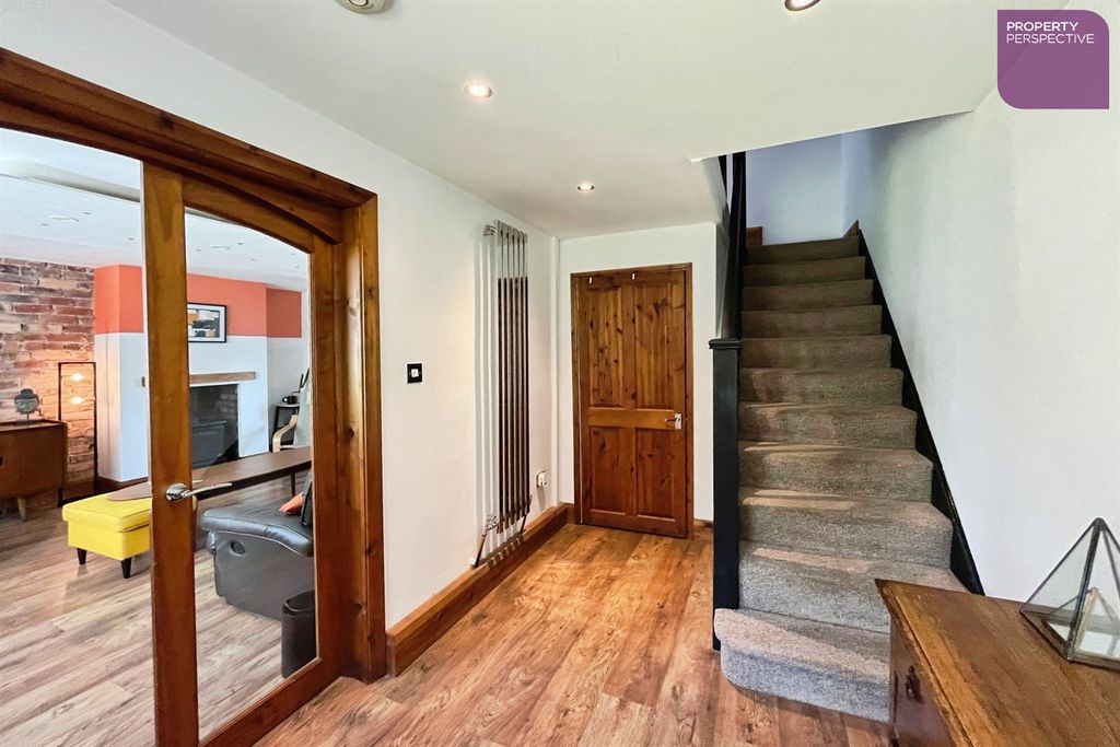 Property photo 2 of 20 Entrance Hall