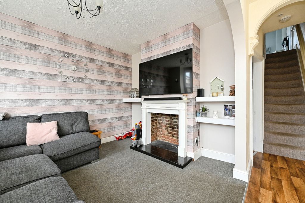 Property photo 2 of 19