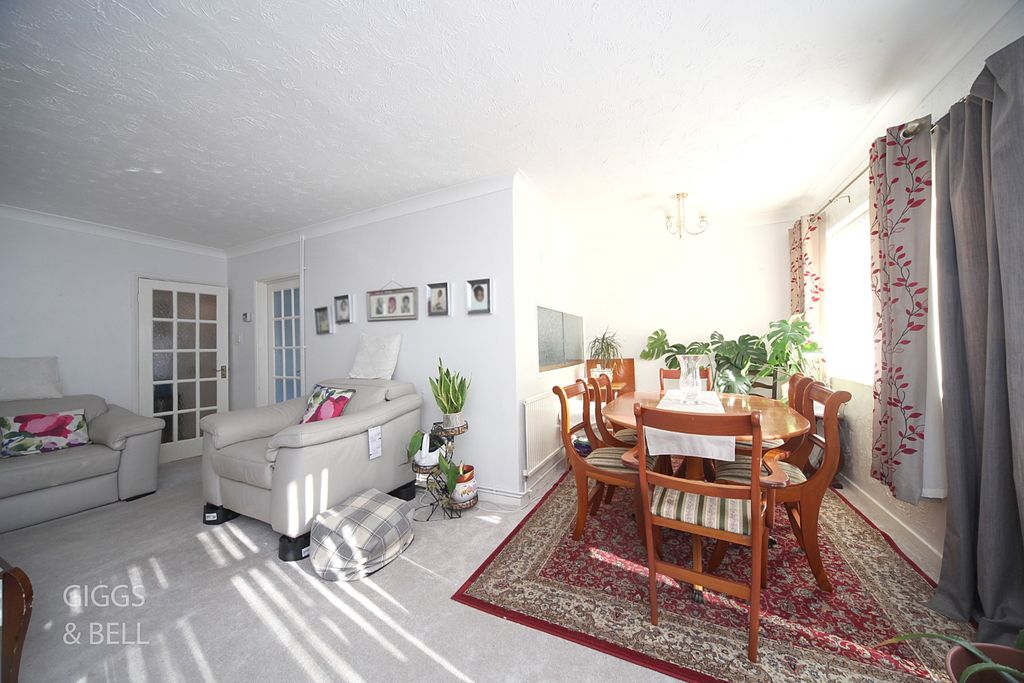 Property photo 2 of 18 4959701