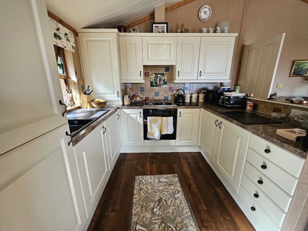 Property photo 2 of 16 Kitchen