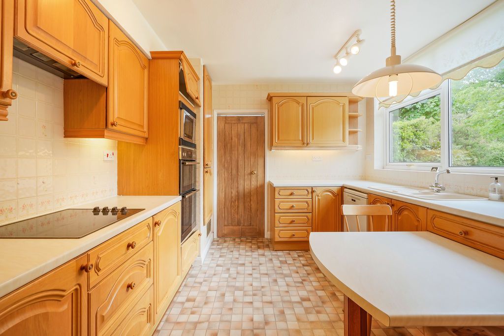 Property photo 3 of 33 Kitchen