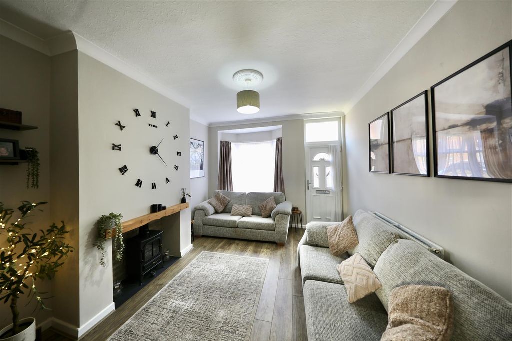 Property photo 2 of 14 Lounge