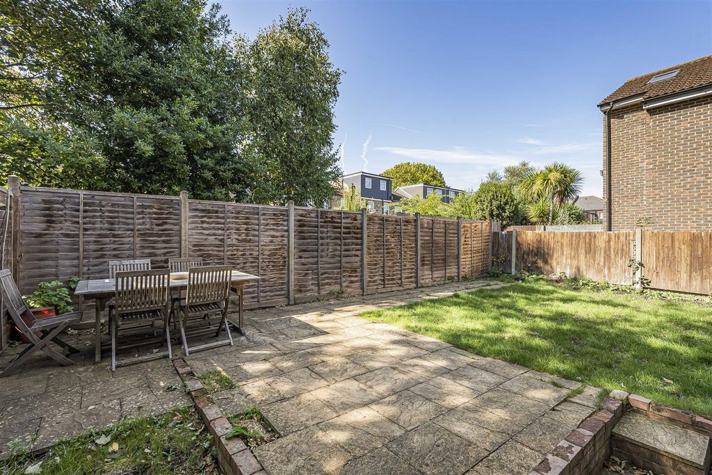 Property photo 2 of 8