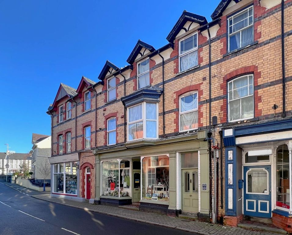 Property photo 2 of 10