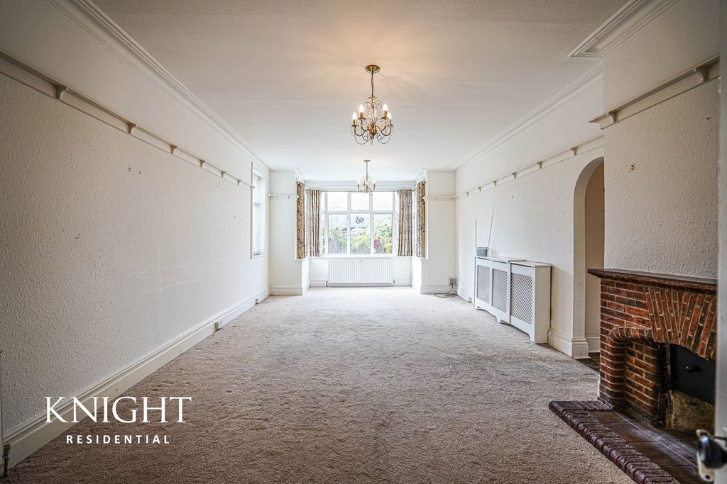 Additional image 5 of 2 bed property for saleConnaught Avenue, Frinton-On-Sea CO13