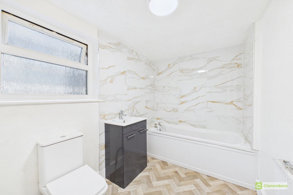 Property photo 3 of 6 Cam02528G0-Pr0431-Still005