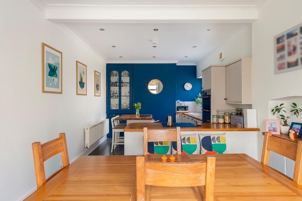 Property photo 3 of 34 4M1Rke - Kitchendiner E.Jpg