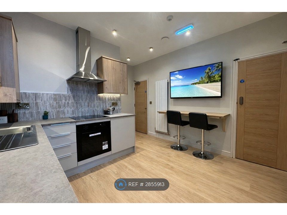 Property photo 3 of 10 Communal Kitchen