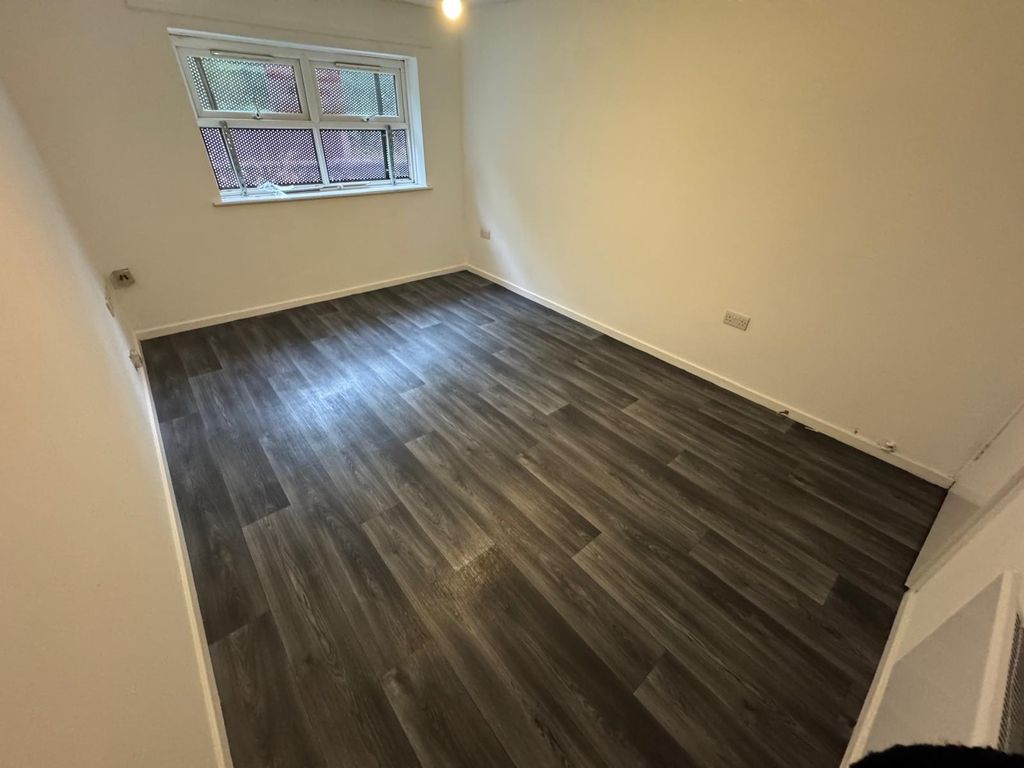 Property photo 2 of 11 Image