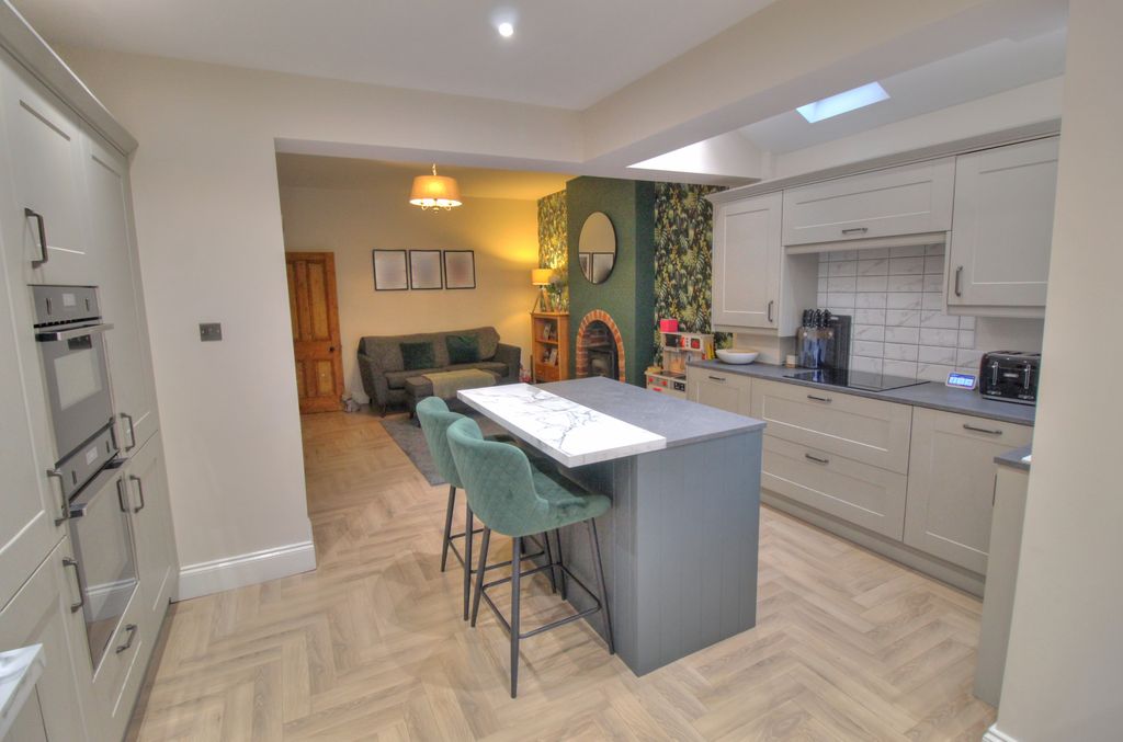 Property photo 3 of 19 Kitchen Dining Room