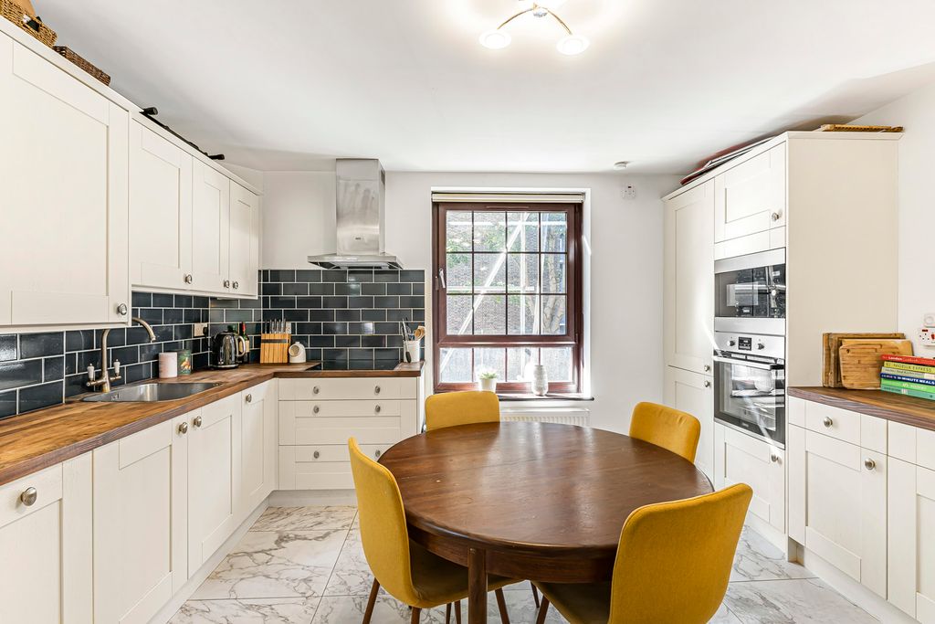 Property photo 2 of 12 Kitchen/Dining
