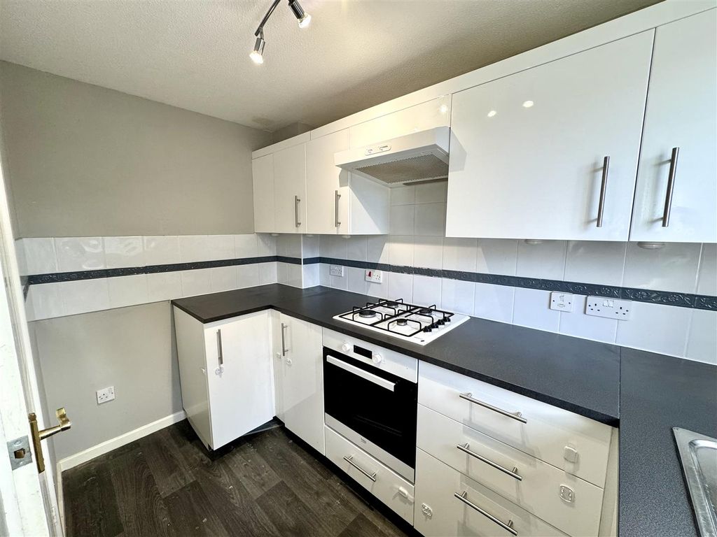 Property photo 3 of 14 Kitchen