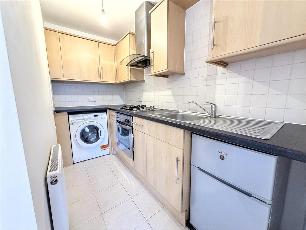 Property photo 3 of 8 Kitchen