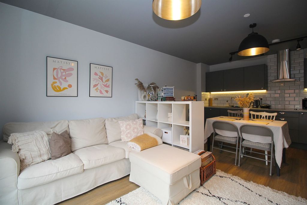 Property photo 2 of 22 Lounge / Diner