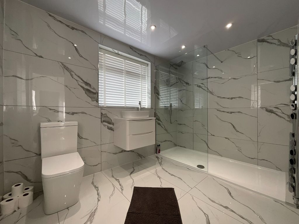 Property photo 3 of 11 4638656