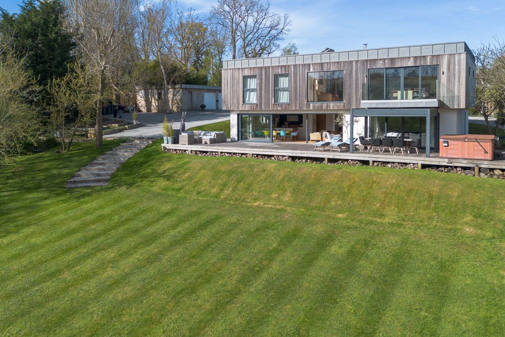 Property photo 1 of 25 Rear