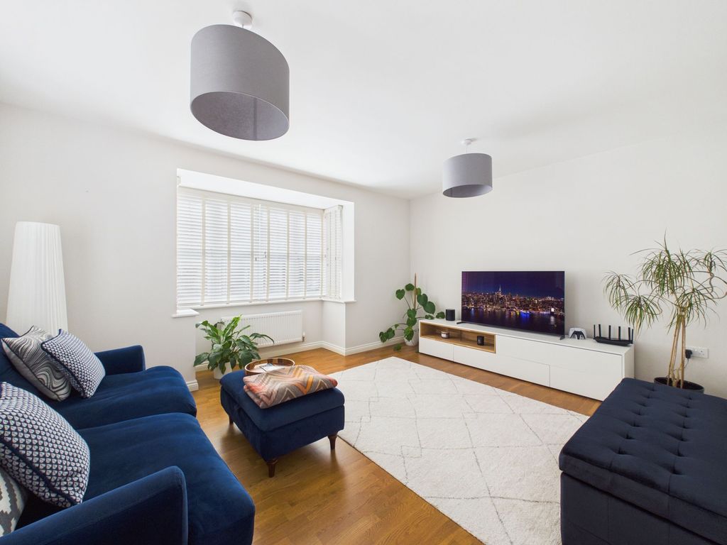 Property photo 3 of 21 Lounge