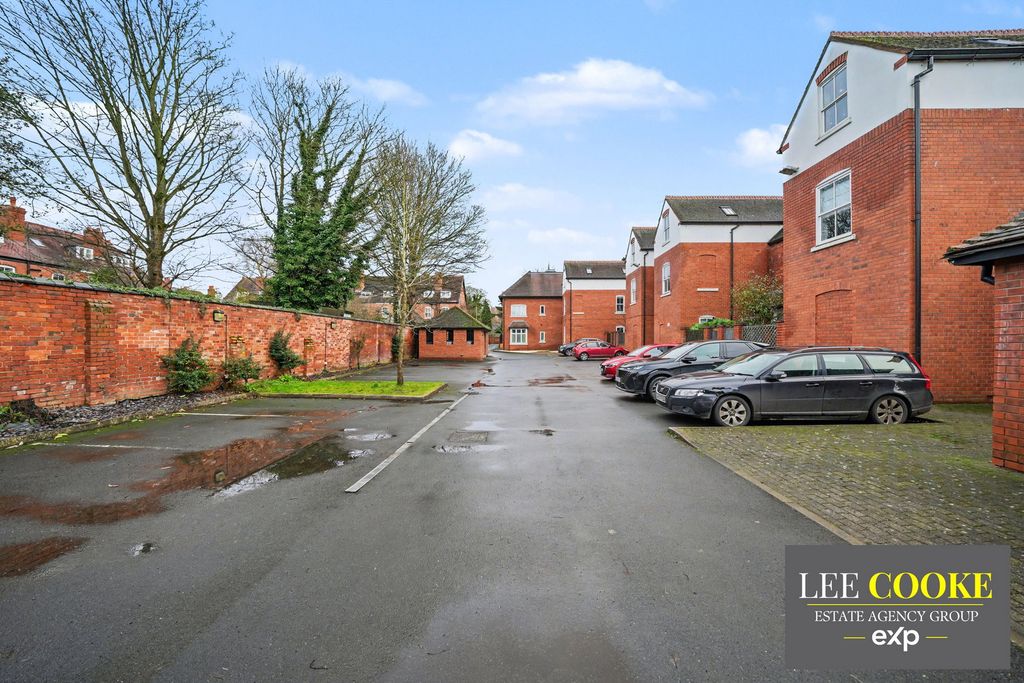 Property photo 2 of 24