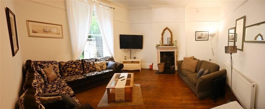 Property photo 3 of 18 Lounge 1